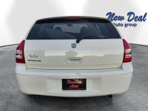 2005 Dodge Magnum SE