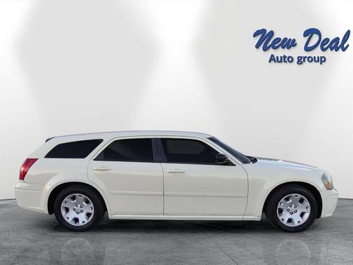 2005 Dodge Magnum SE