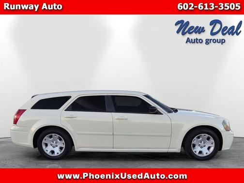 2005 Dodge Magnum SE