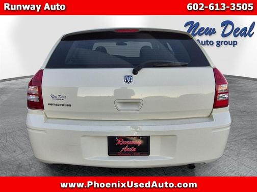 2005 Dodge Magnum SE