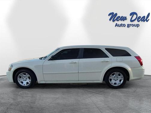 2005 Dodge Magnum SE