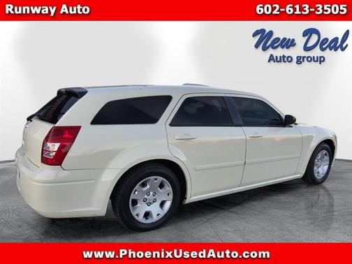2005 Dodge Magnum SE