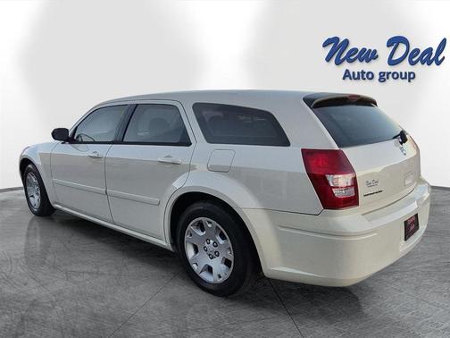 2005 Dodge Magnum SE