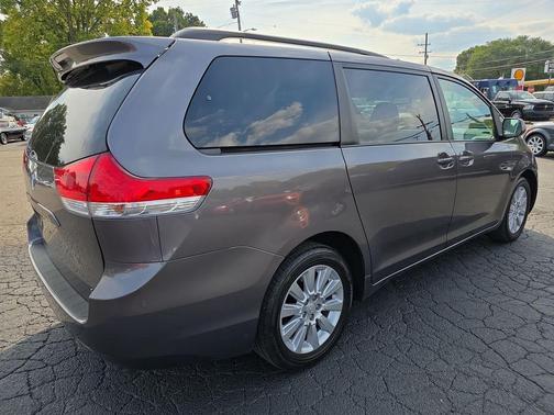 2011 Toyota Sienna LE