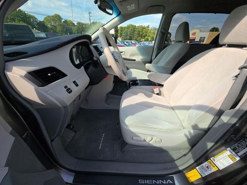 2011 Toyota Sienna LE