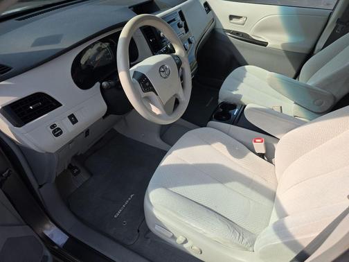 2011 Toyota Sienna LE