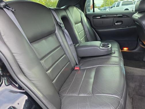 1999 Lincoln Town Car Signature