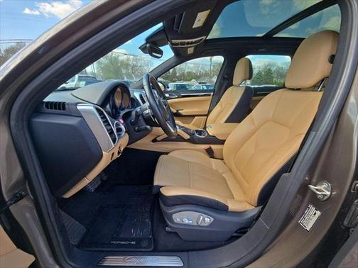 2016 Porsche Cayenne Base