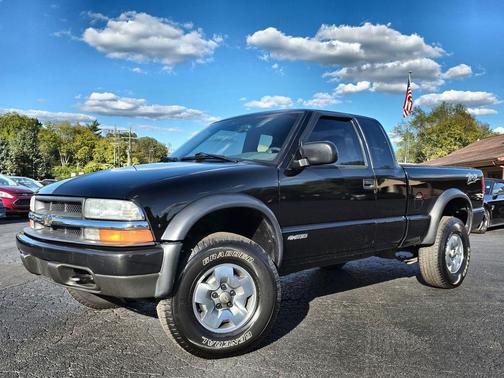 2003 Chevrolet S-10 Base