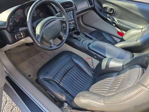 2004 Chevrolet Corvette Base