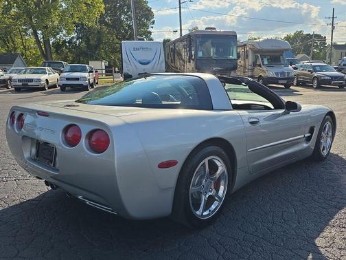 2004 Chevrolet Corvette Base