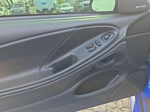 2004 Ford Mustang Mach I