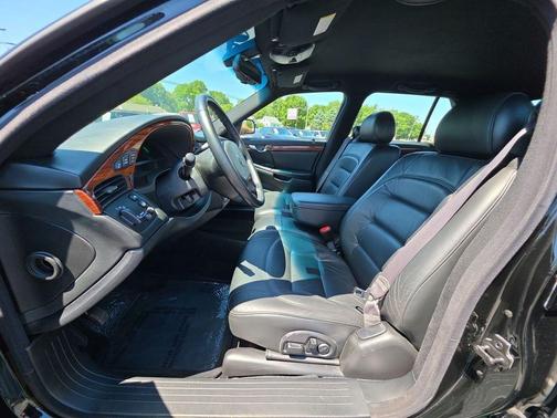 Sable Black 2000 Cadillac DeVille Base