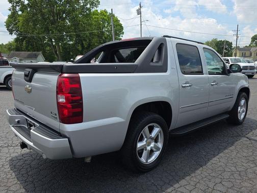 Sheer Silver Metallic 2010 Chevrolet Avalanche 1500 LTZ