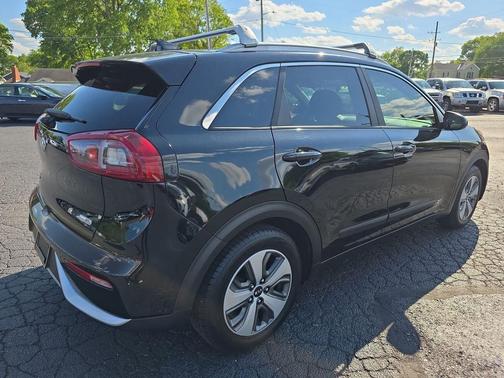 Aurora Black Pearl 2017 Kia Niro LX