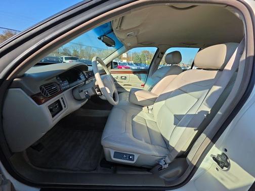 1998 Cadillac DeVille Base