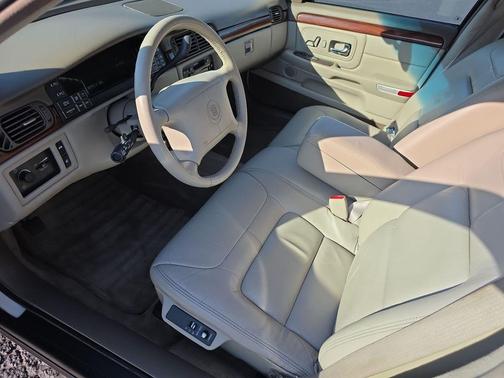 1998 Cadillac DeVille Base