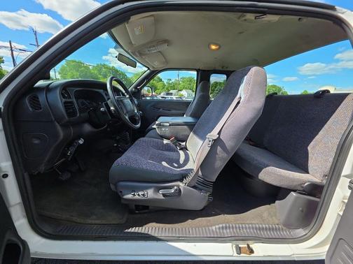 BRIGHT WHITE/BRIGHT SILVER METALLIC 2002 Dodge Ram 2500 SLT Quad Cab