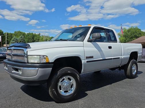 BRIGHT WHITE/BRIGHT SILVER METALLIC 2002 Dodge Ram 2500 SLT Quad Cab