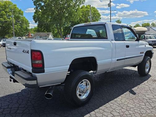 BRIGHT WHITE/BRIGHT SILVER METALLIC 2002 Dodge Ram 2500 SLT Quad Cab