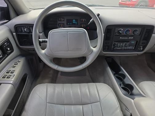 BLACK 1995 Chevrolet Caprice IMPALA SS V8 SEDAN