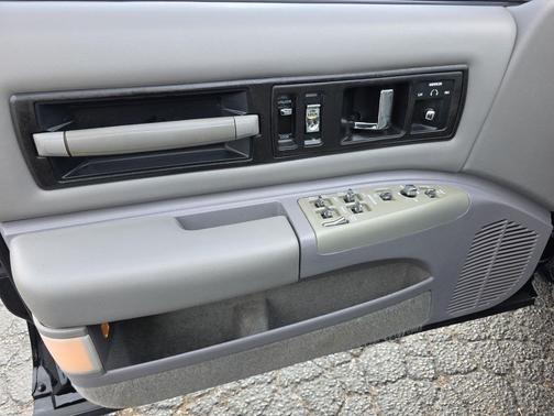 BLACK 1995 Chevrolet Caprice IMPALA SS V8 SEDAN