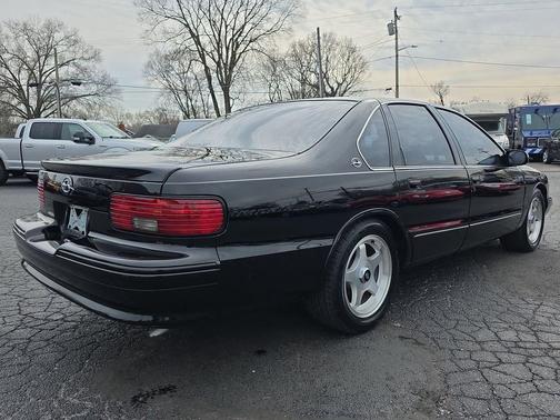 BLACK 1995 Chevrolet Caprice IMPALA SS V8 SEDAN