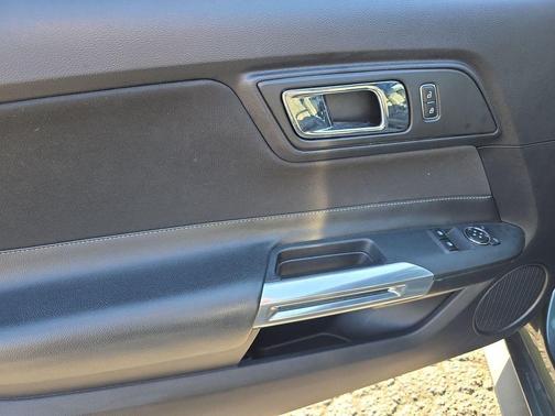 2015 Ford Mustang V6