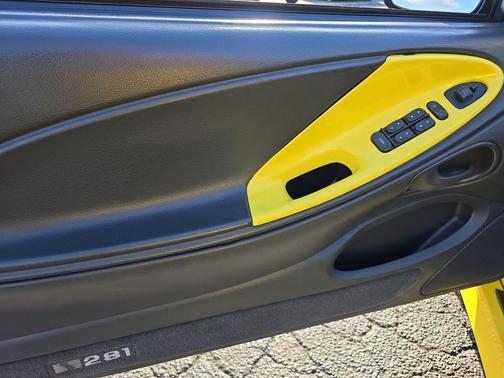 2002 Ford Mustang Base