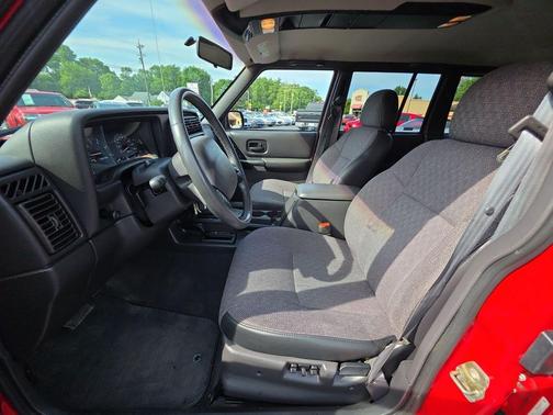 Flame Red Clearcoat 2000 Jeep Cherokee Classic 4WD