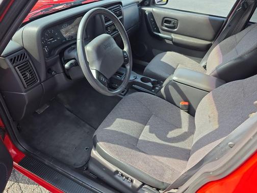 Flame Red Clearcoat 2000 Jeep Cherokee Classic 4WD