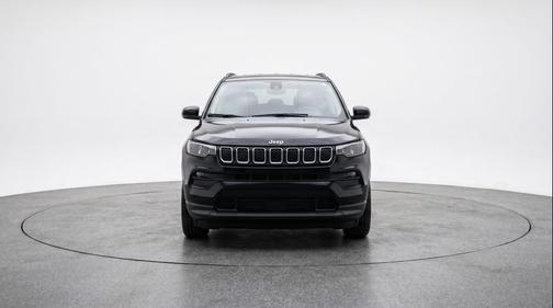 Diamond Black Crystal Pearlcoat 2025 Jeep Compass Latitude