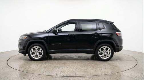 Diamond Black Crystal Pearlcoat 2025 Jeep Compass Latitude