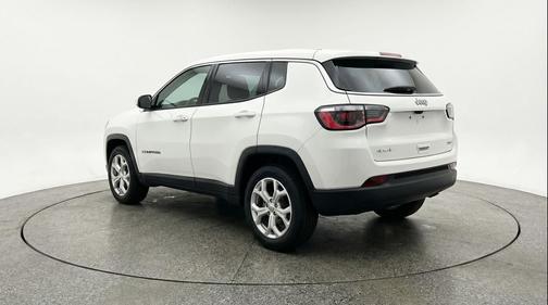 Bright White Clearcoat 2025 Jeep Compass Latitude