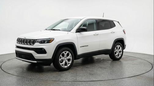 Bright White Clearcoat 2025 Jeep Compass Latitude
