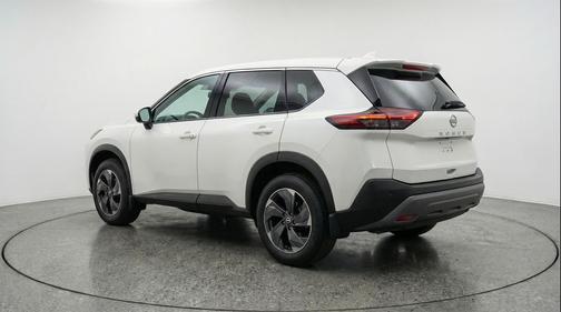Everest White Pearl Tricoat 2025 Nissan Rogue SV