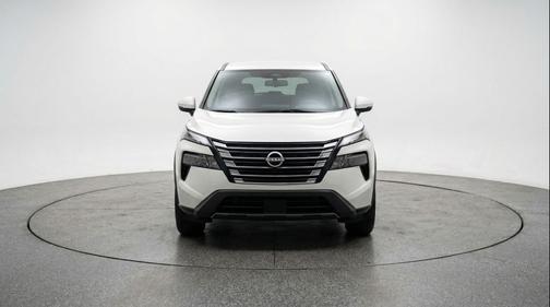 Everest White Pearl Tricoat 2025 Nissan Rogue SV