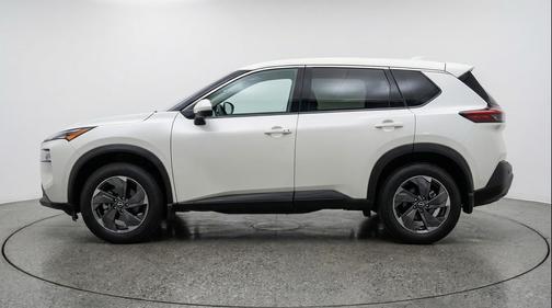 Everest White Pearl Tricoat 2025 Nissan Rogue SV