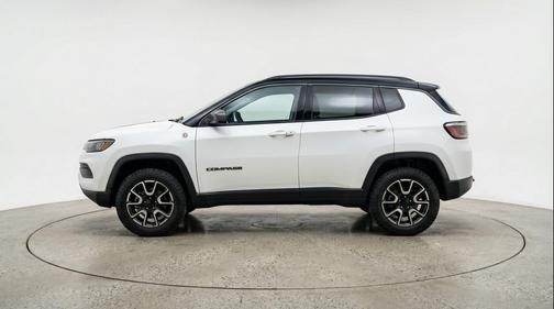 Bright White Clearcoat 2025 Jeep Compass Trailhawk