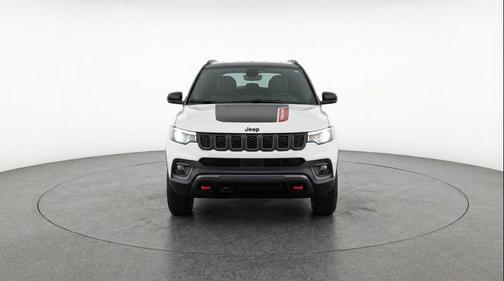 Bright White Clearcoat 2025 Jeep Compass Trailhawk