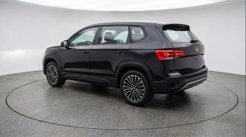 Deep Black Pearl 2026 Volkswagen Taos SE