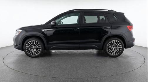 Deep Black Pearl 2026 Volkswagen Taos SE