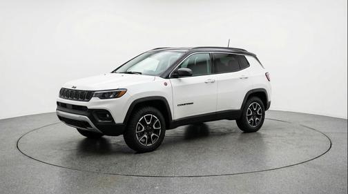 Bright White Clearcoat 2025 Jeep Compass Trailhawk