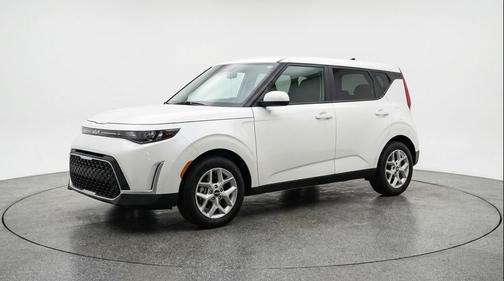 Snow White Pearl 2025 Kia Soul LX