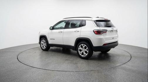 Bright White Clearcoat 2025 Jeep Compass Latitude
