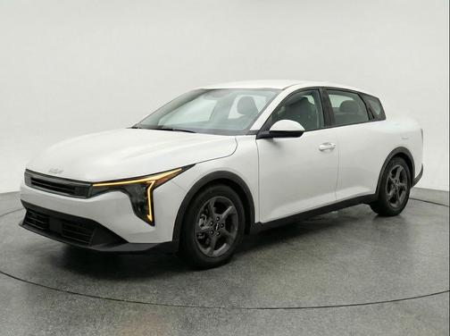 Snow White Pearl 2025 Kia K4 LXS