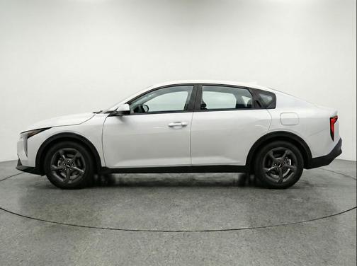 Snow White Pearl 2025 Kia K4 LXS