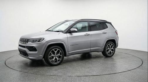 Silver Zynith Metallic Clearcoat 2025 Jeep Compass Limited