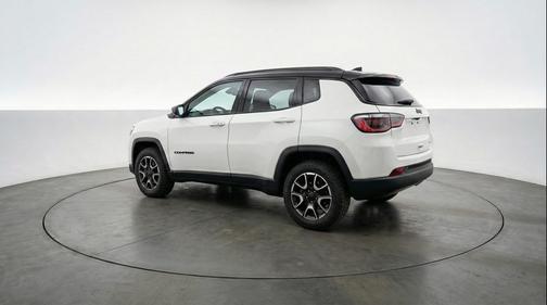 Bright White Clearcoat 2025 Jeep Compass Trailhawk