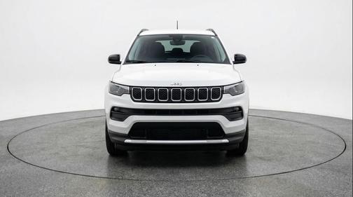 Bright White Clearcoat 2025 Jeep Compass Latitude